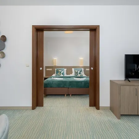 Baltic Plaza - By Jantar *